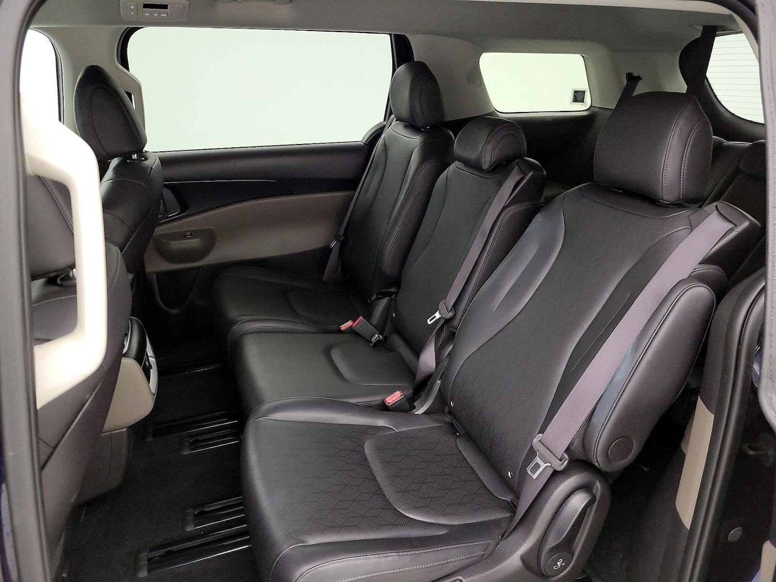 2025 Kia Carnival LXS - Photo 21