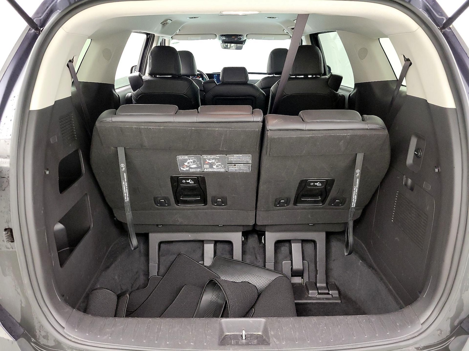 2025 Kia Carnival LXS - Photo 23