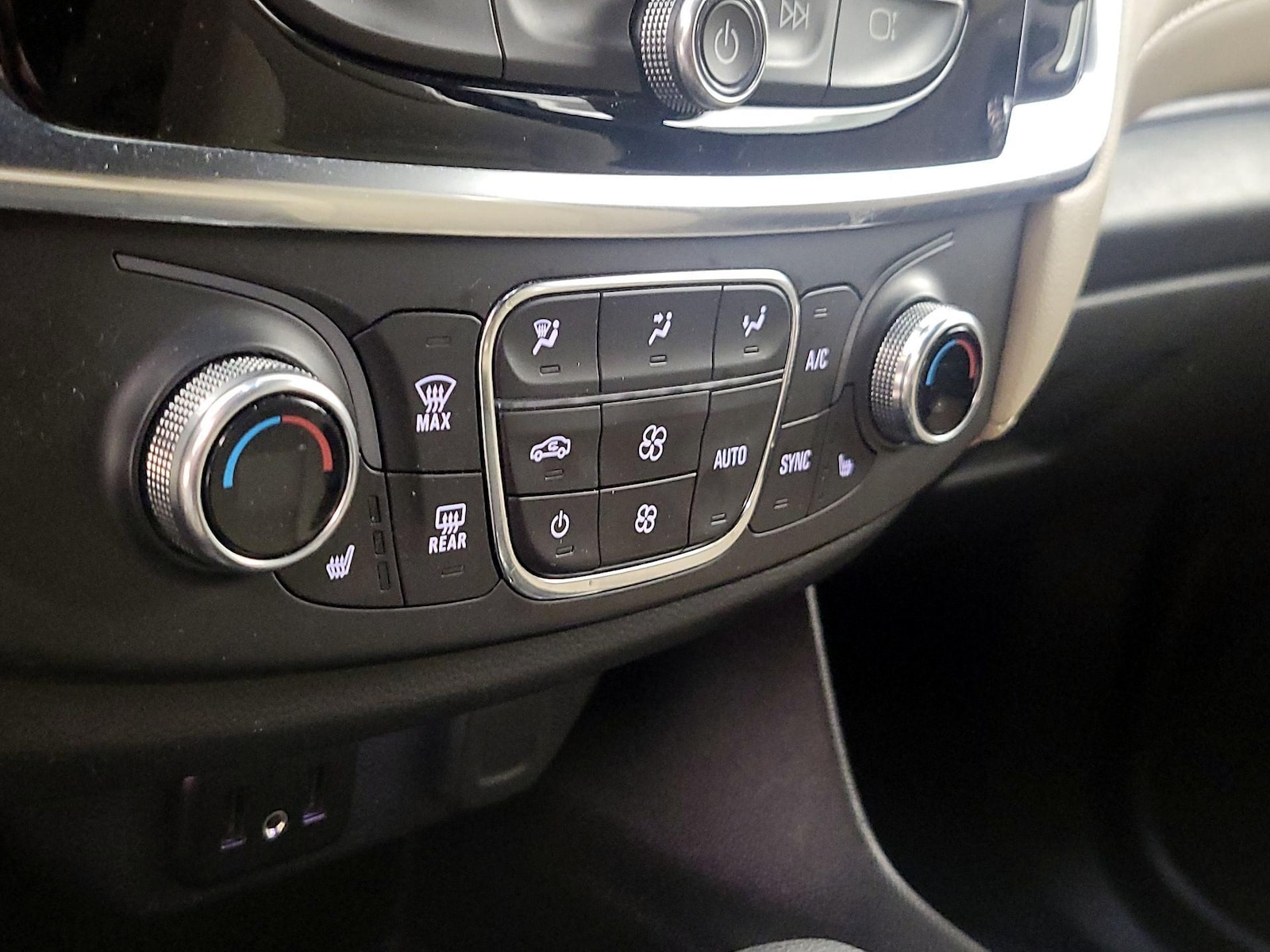 2023 Chevrolet Traverse 1LT - Photo 17