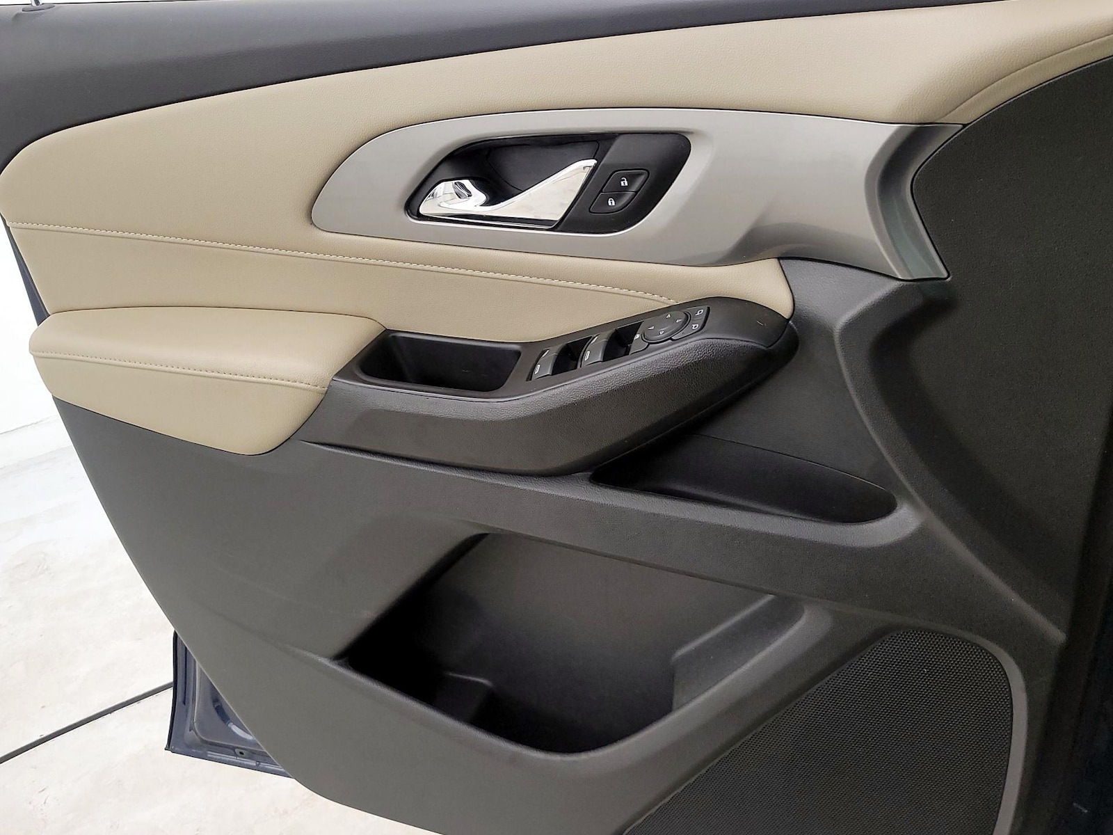 2023 Chevrolet Traverse LS - Photo 13