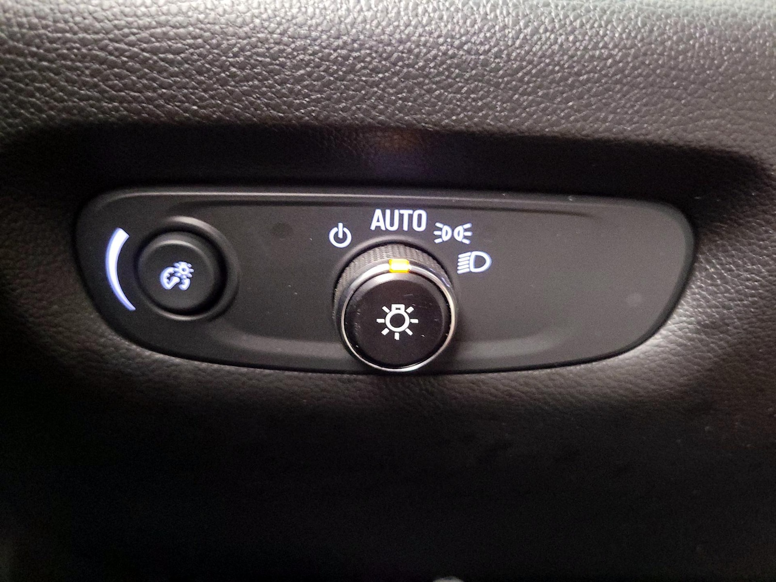 2023 Chevrolet Traverse LS - Photo 14