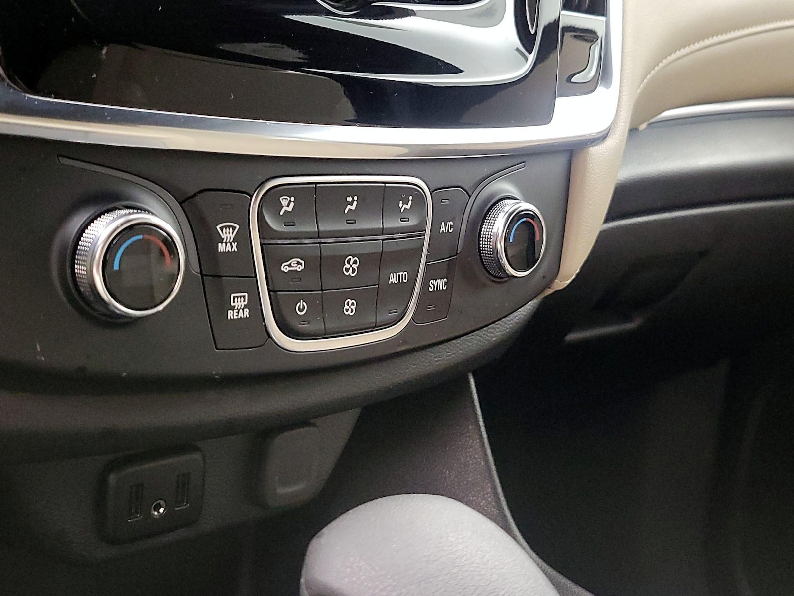 2023 Chevrolet Traverse LS - Photo 17