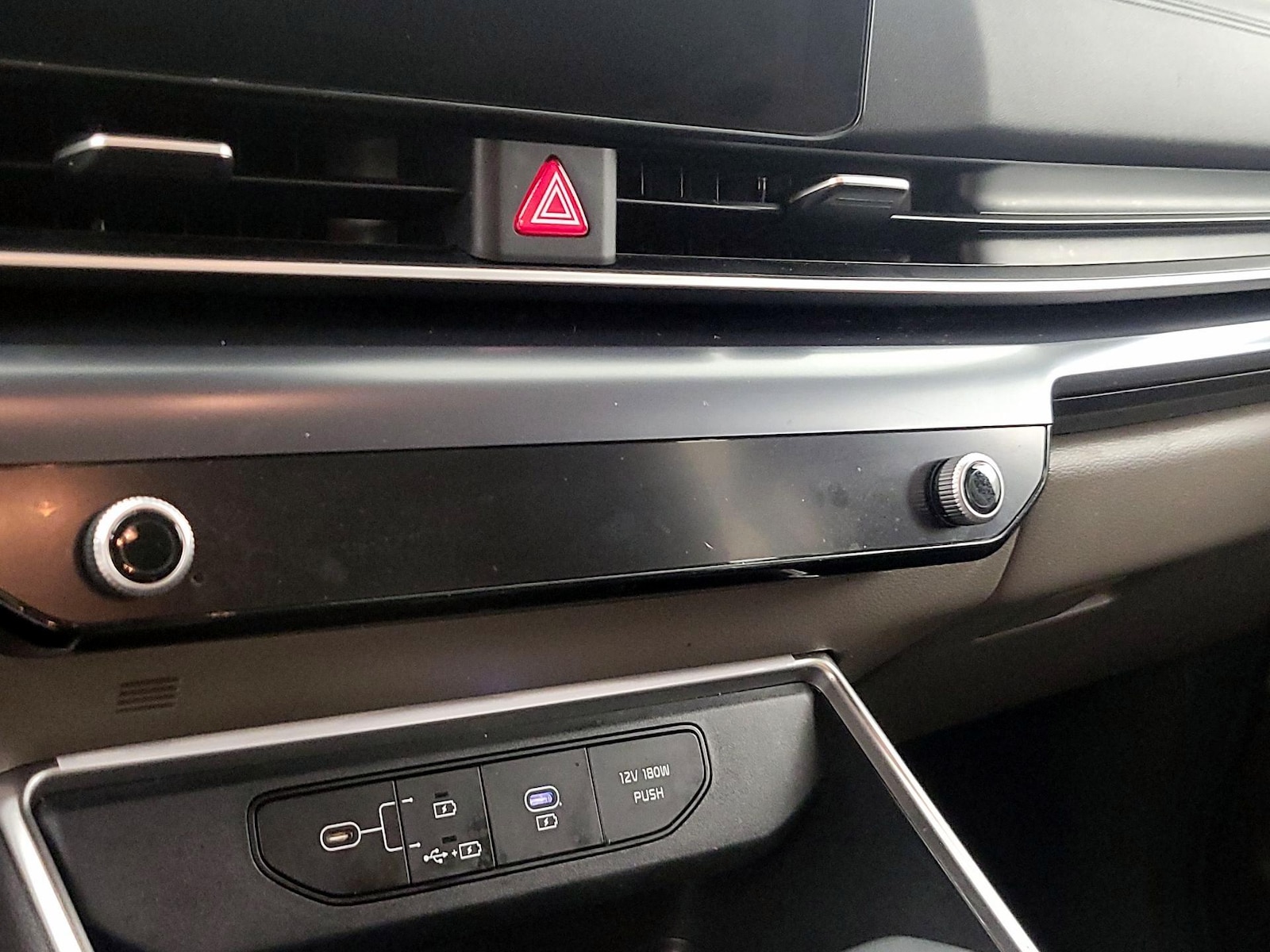 2025 Kia Carnival LXS - Photo 18