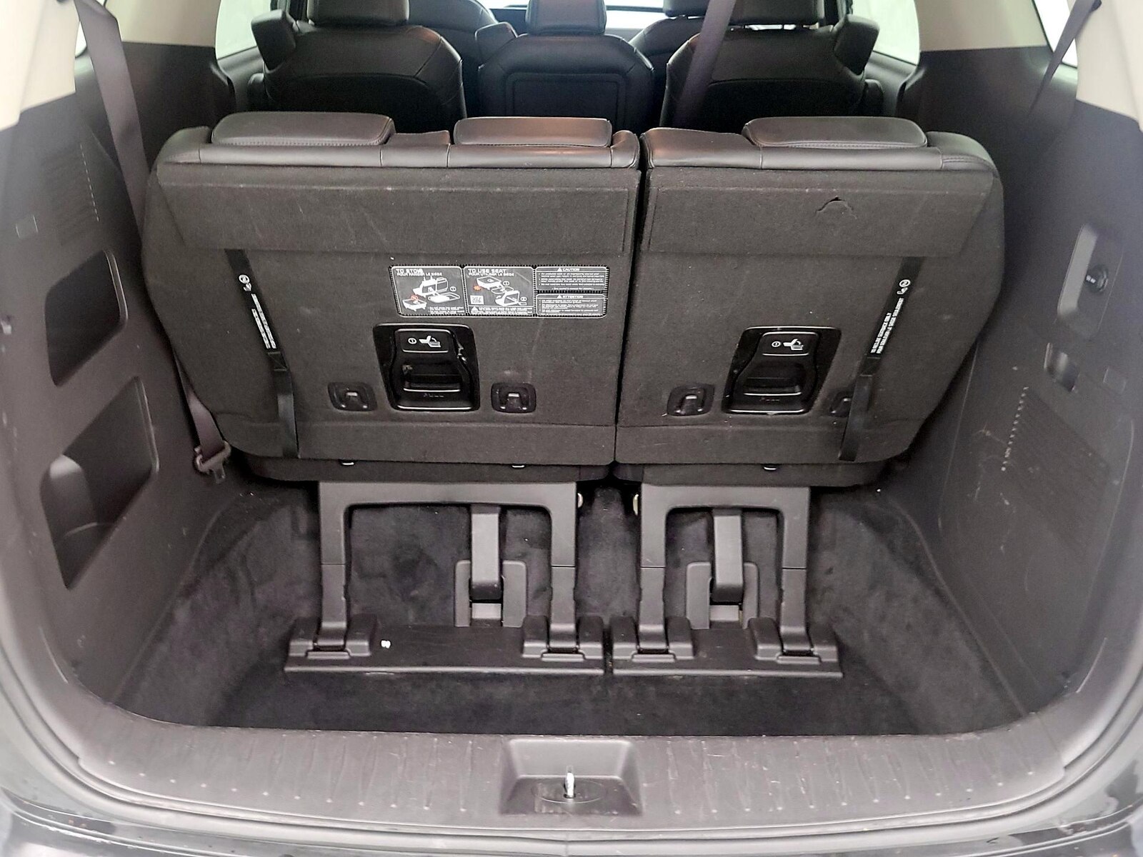 2025 Kia Carnival LXS - Photo 23