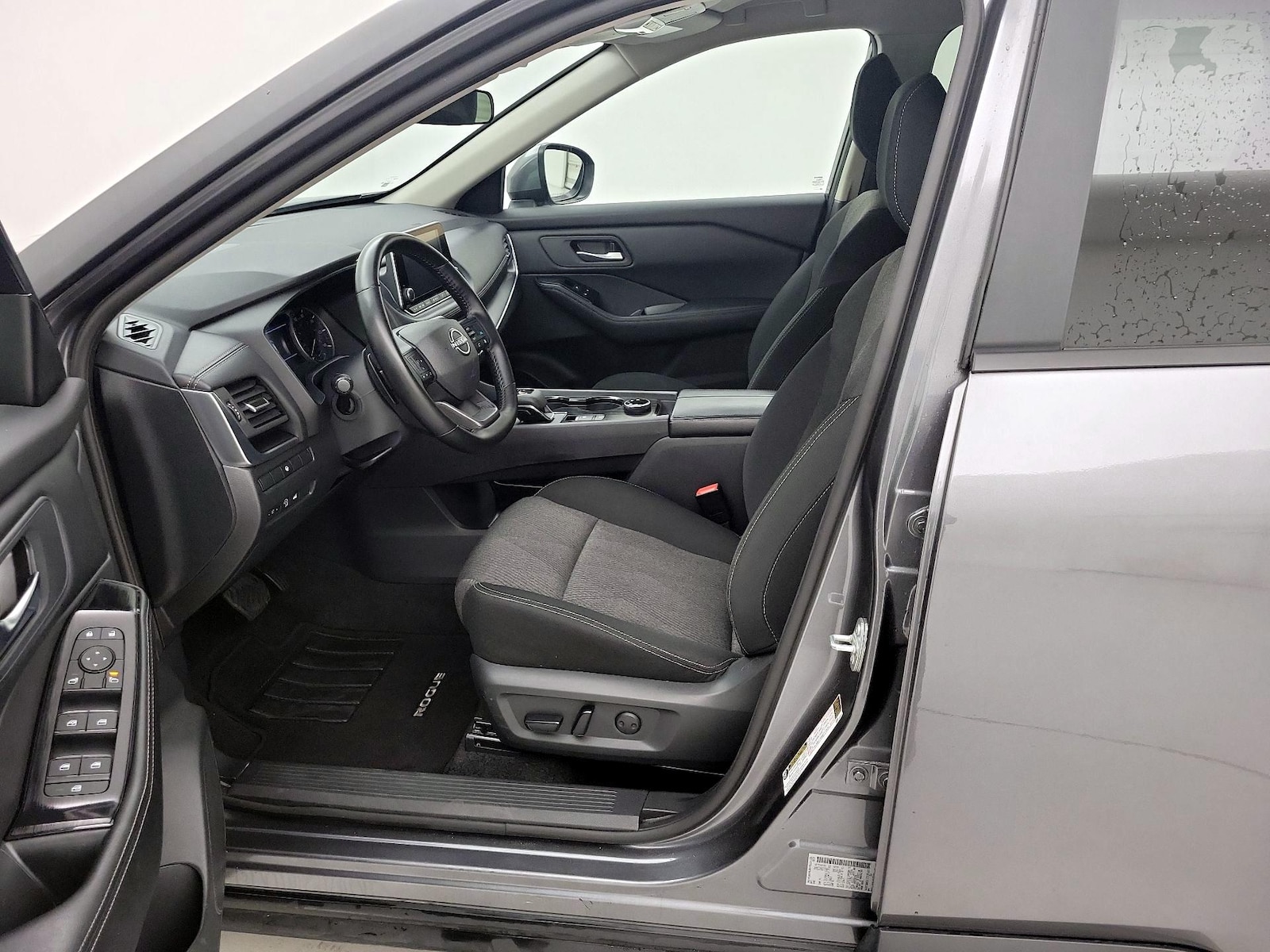 2025 Nissan Rogue SV - Photo 12