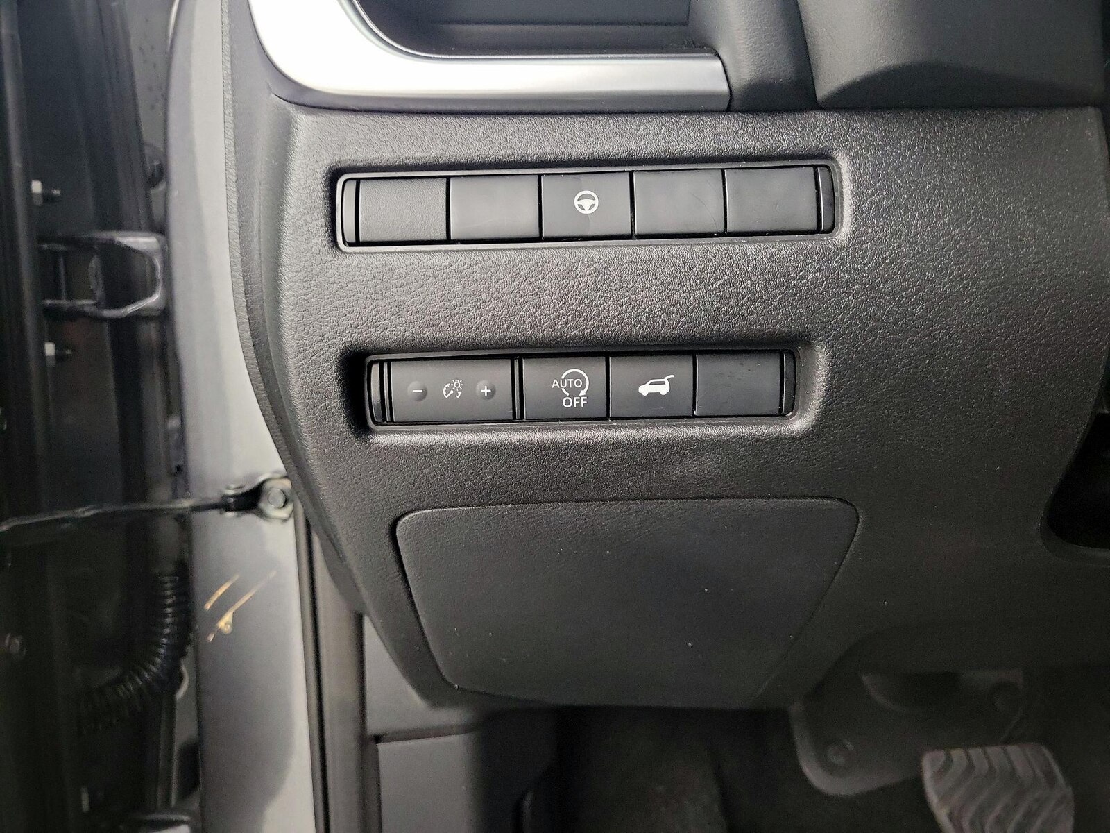 2025 Nissan Rogue SV - Photo 14