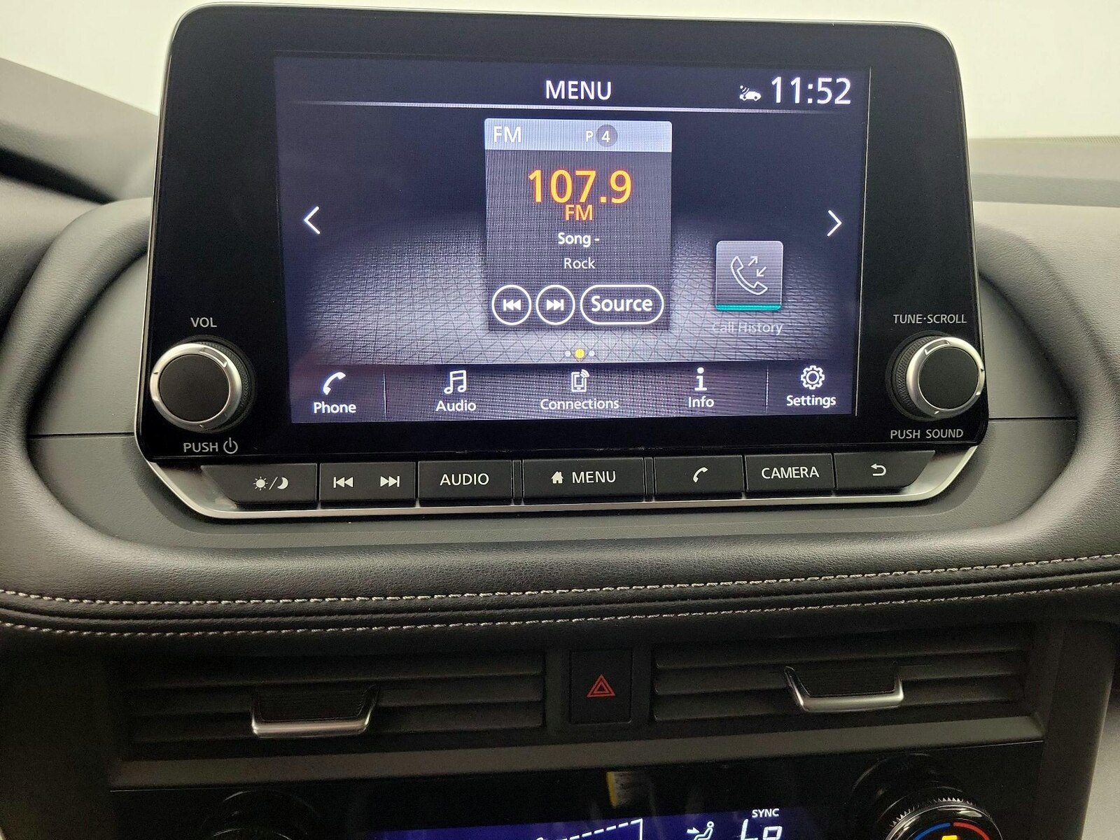 2025 Nissan Rogue SV - Photo 17