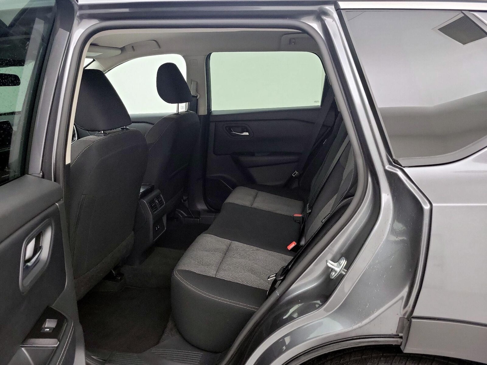 2025 Nissan Rogue SV - Photo 21