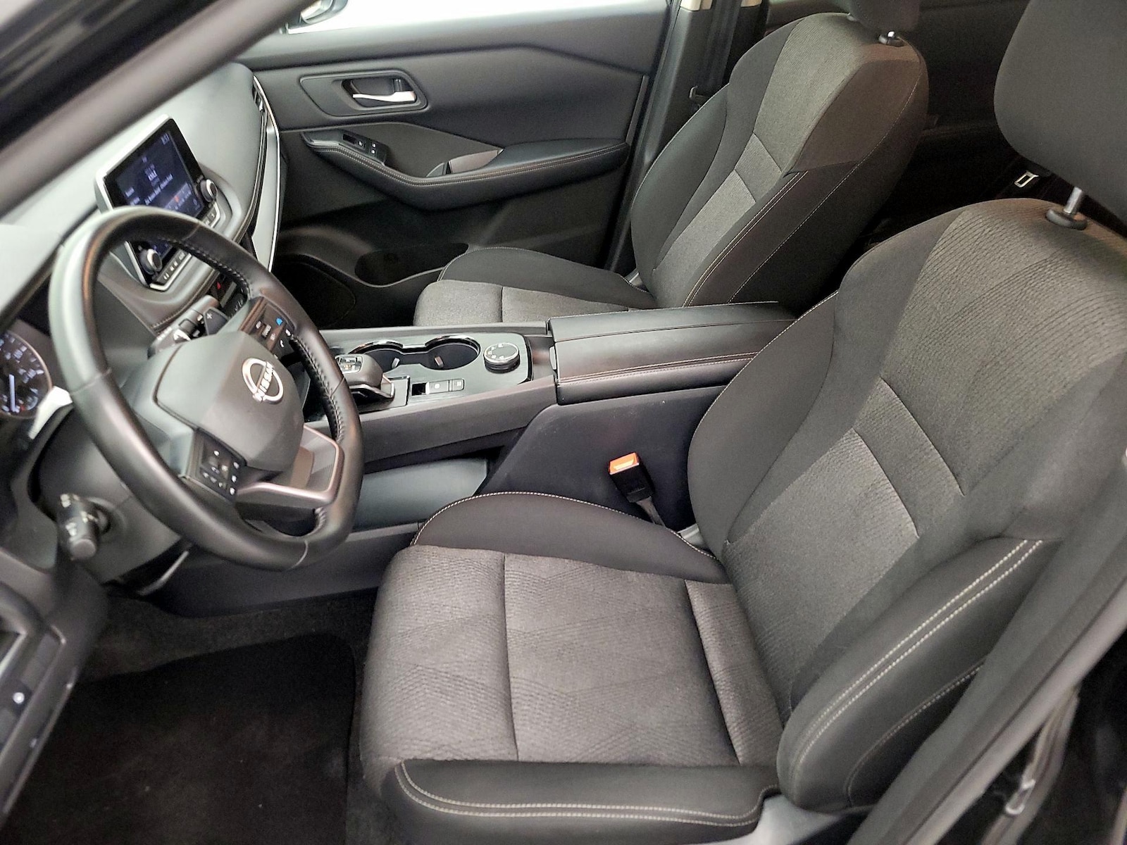 2025 Nissan Rogue SV - Photo 12