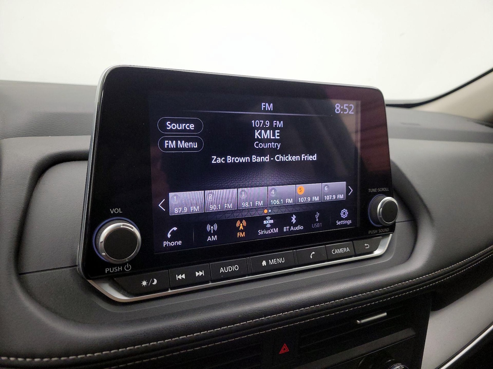 2025 Nissan Rogue SV - Photo 16