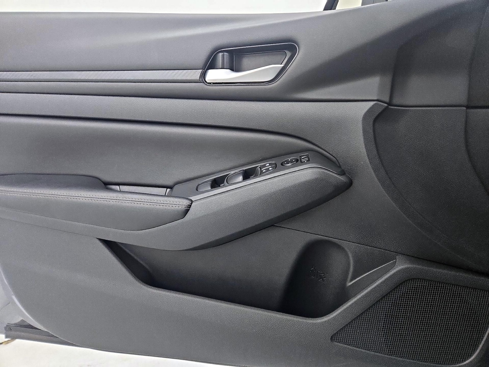 2025 Nissan Altima SV - Photo 13