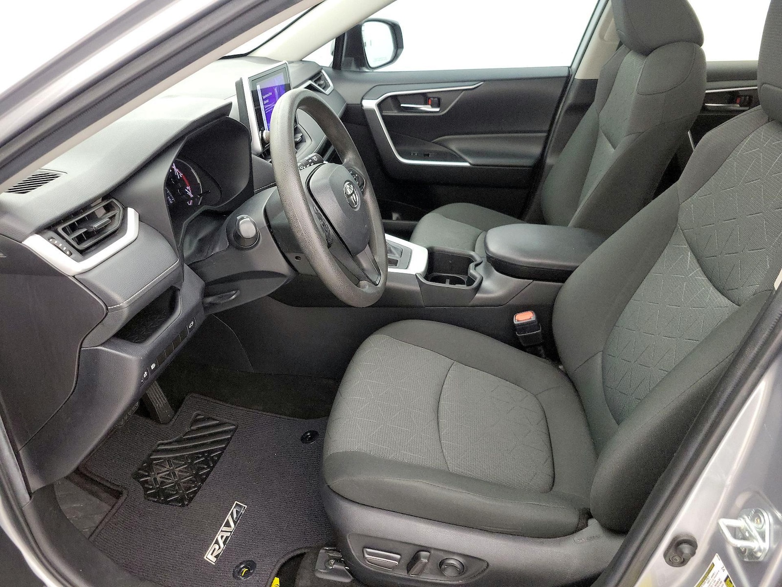 2023 Toyota RAV4 XLE - Photo 12