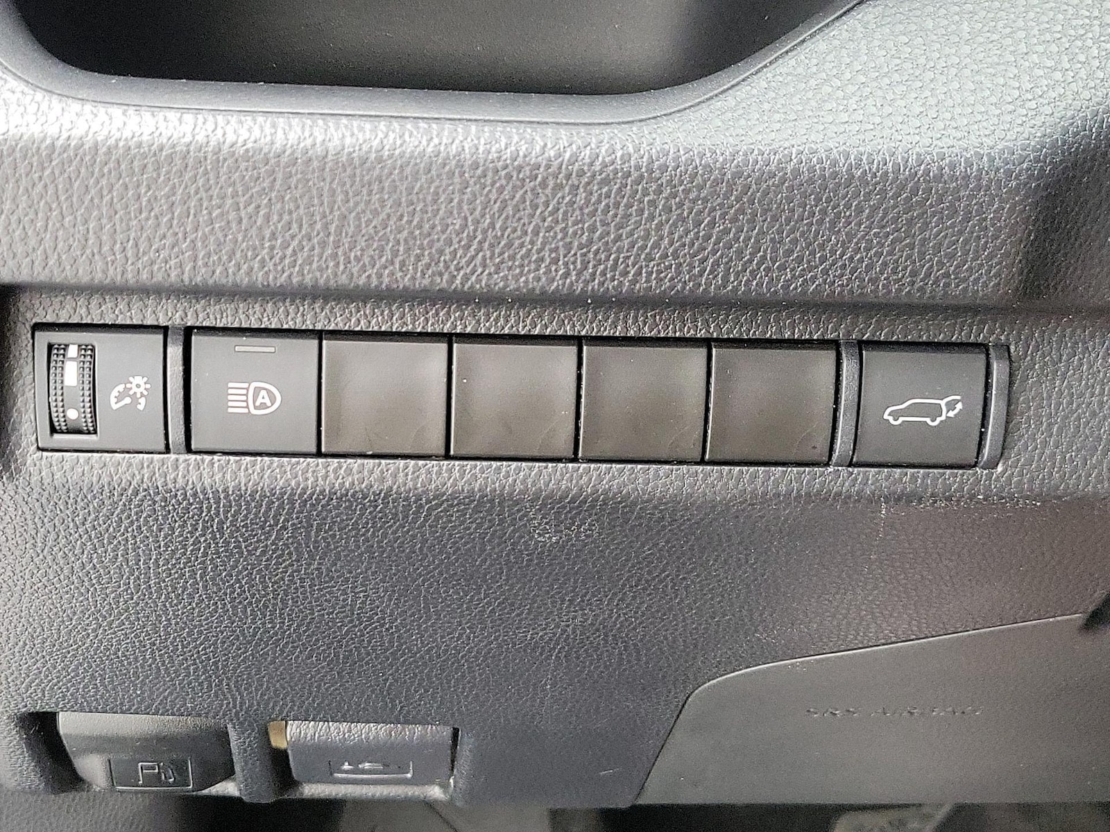 2023 Toyota RAV4 XLE - Photo 14