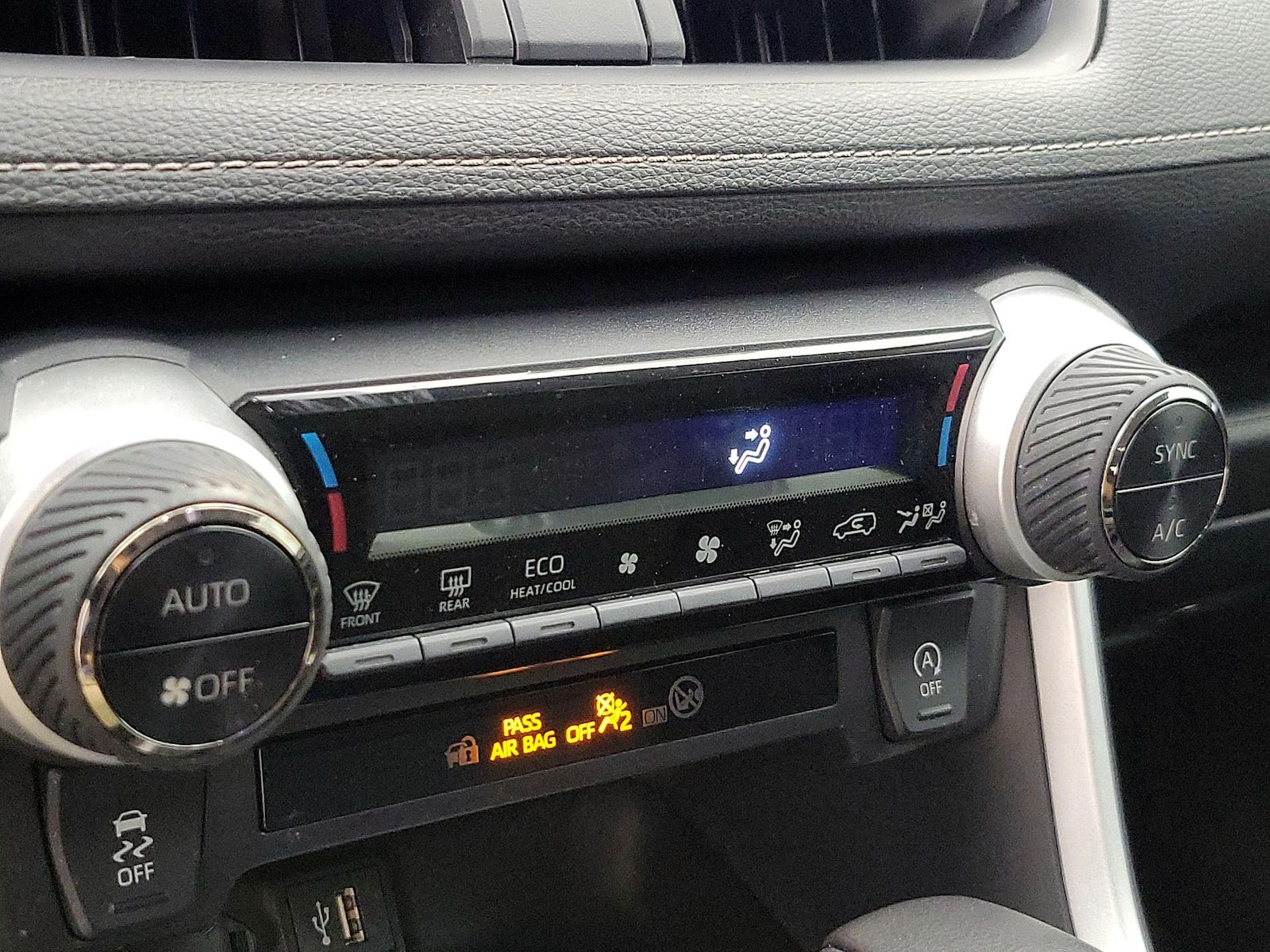 2023 Toyota RAV4 XLE - Photo 18