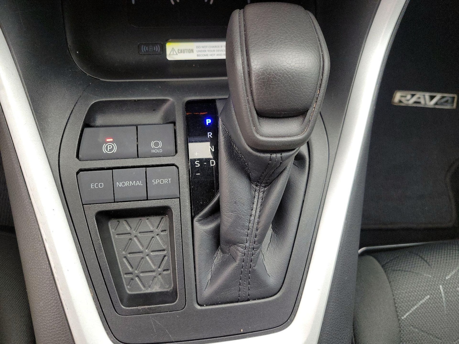 2023 Toyota RAV4 XLE - Photo 19