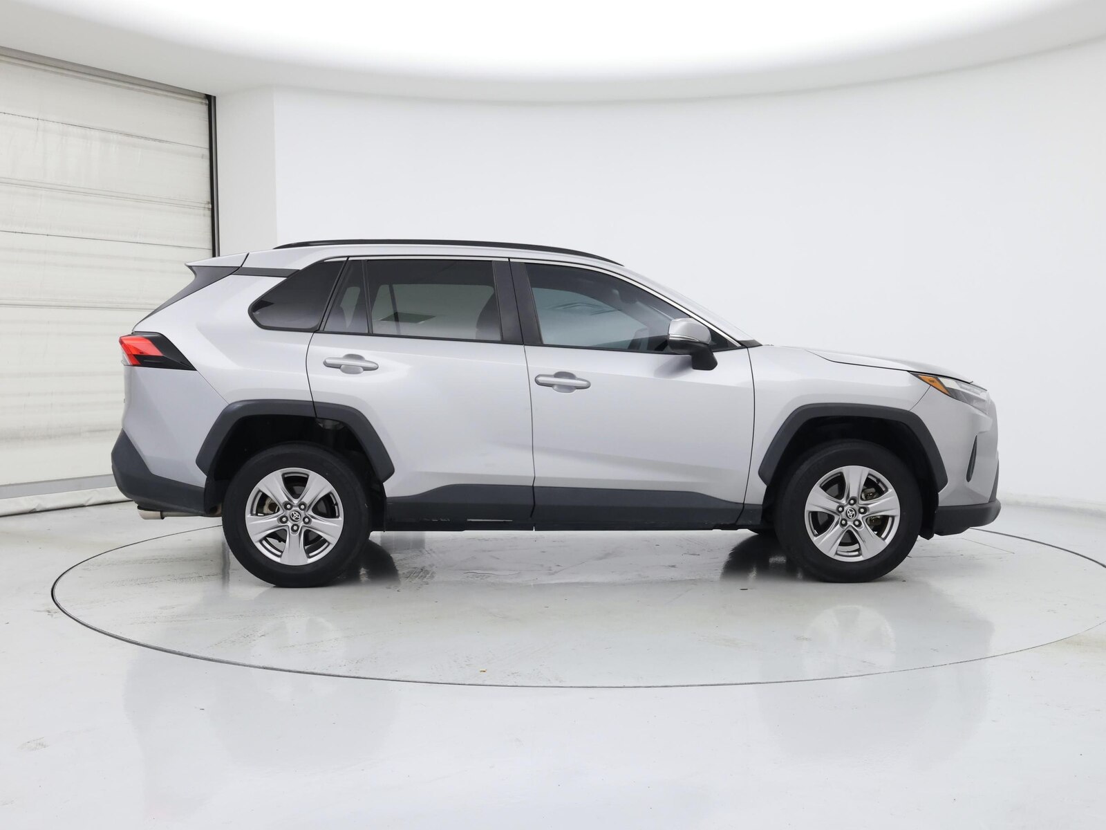 2023 Toyota RAV4 XLE - Photo 8