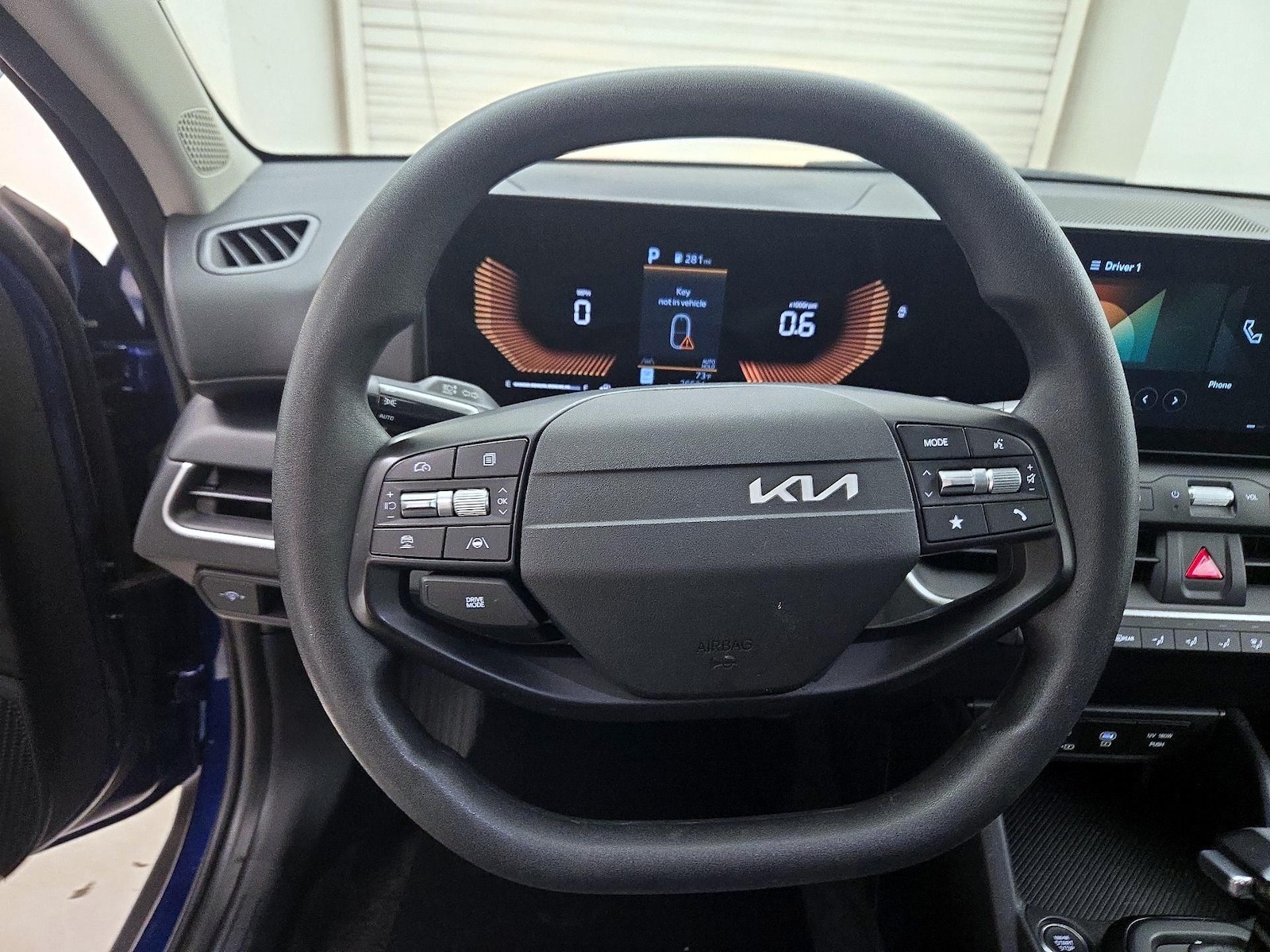 2025 Kia K4 LXS - Photo 11
