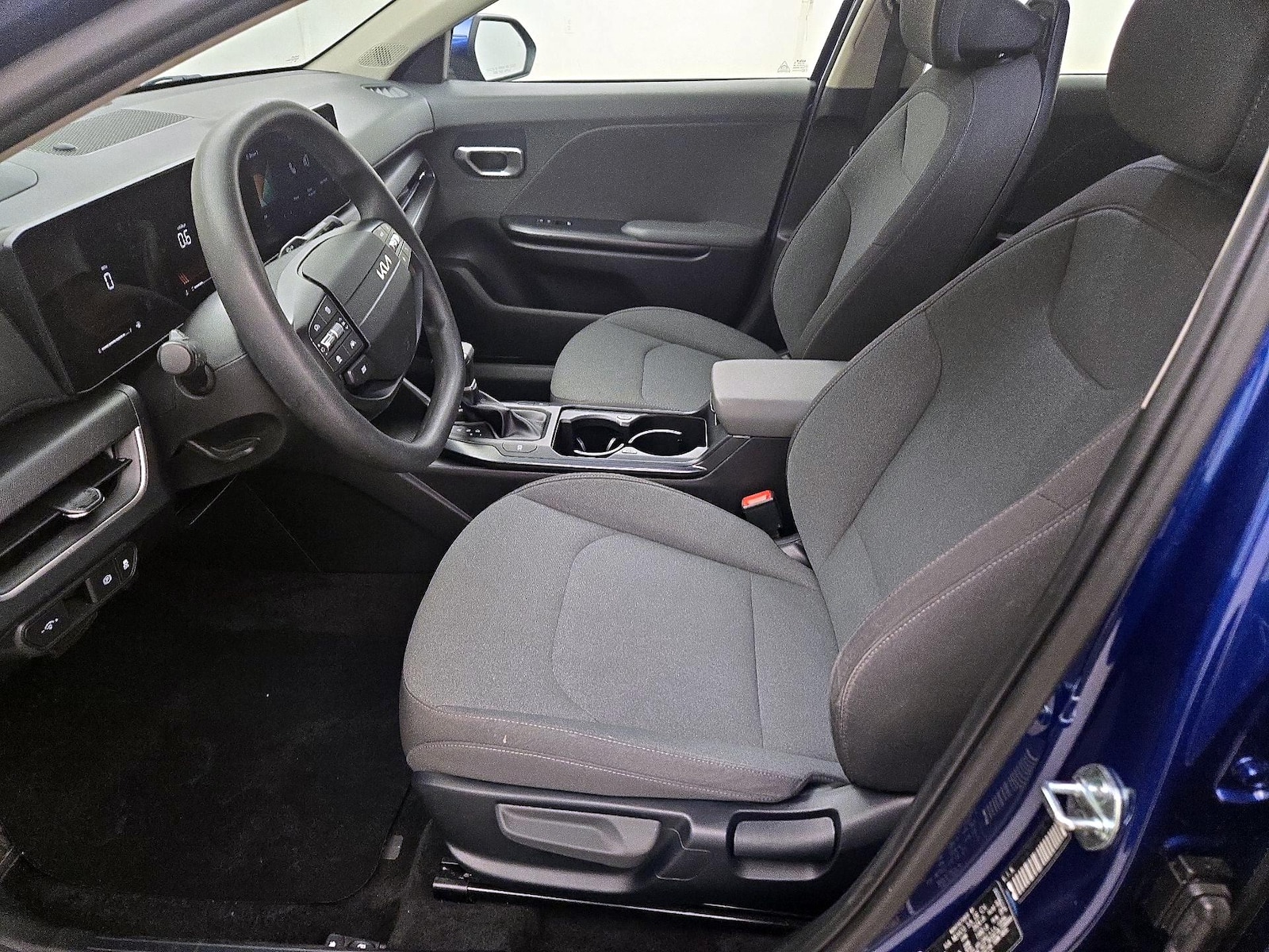 2025 Kia K4 LXS - Photo 12