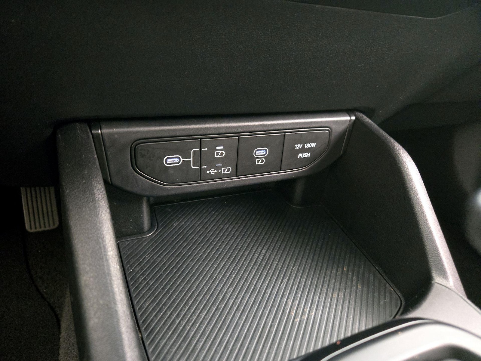 2025 Kia K4 LXS - Photo 19
