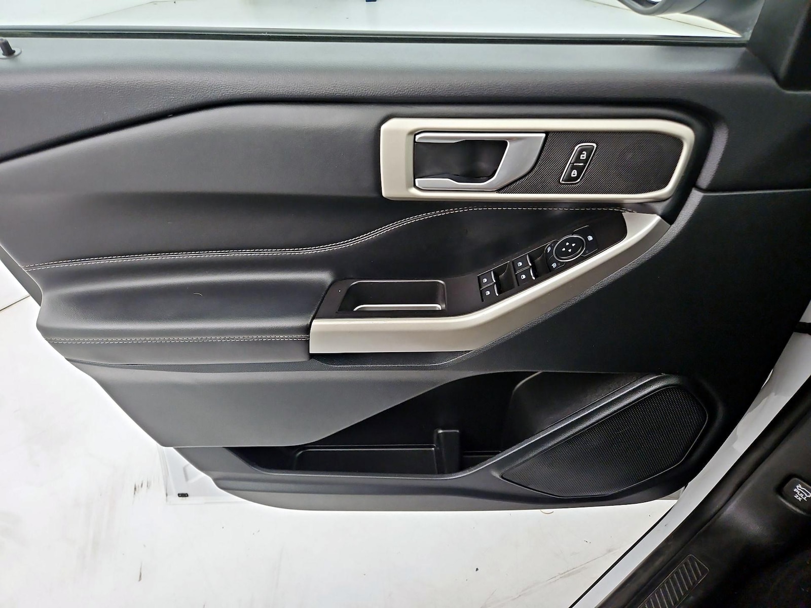 2023 Ford Explorer XLT - Photo 13