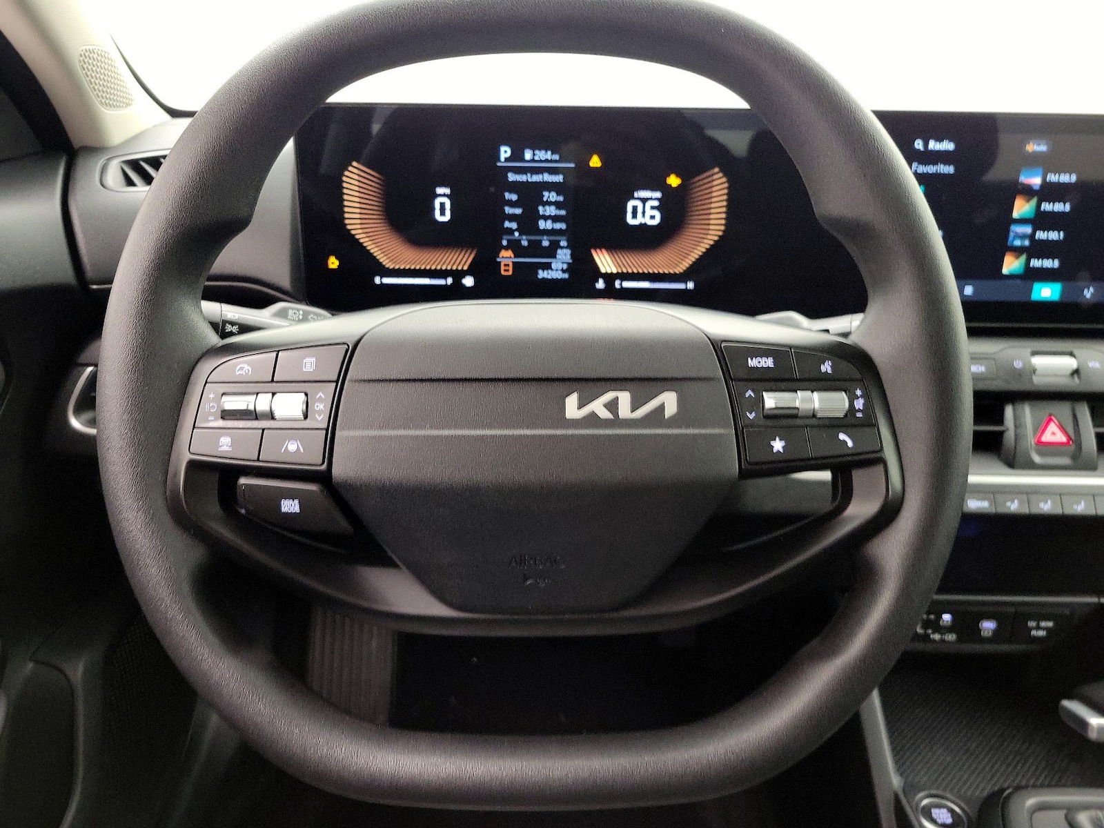 2025 Kia K4 LXS - Photo 11