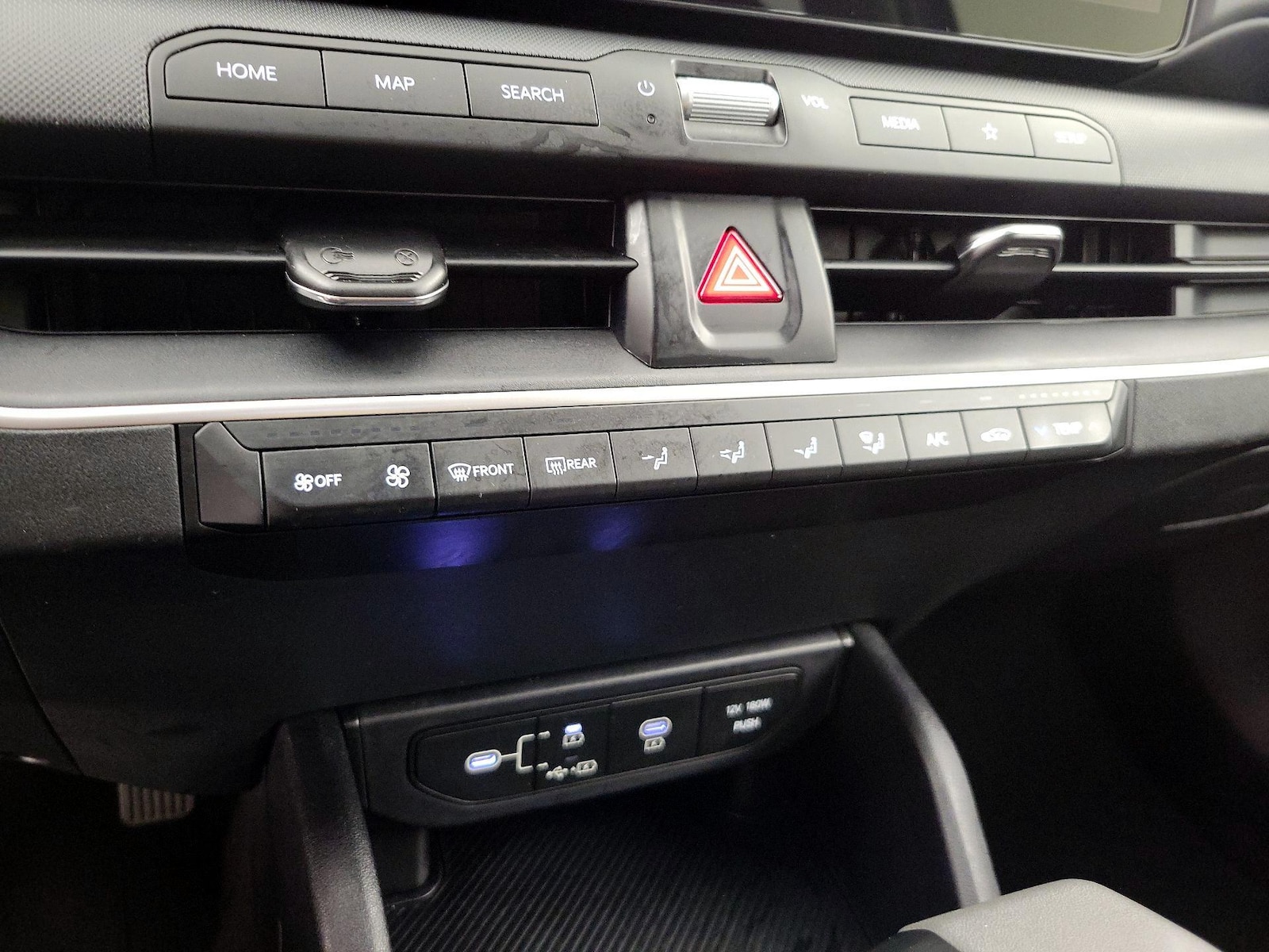 2025 Kia K4 LXS - Photo 17