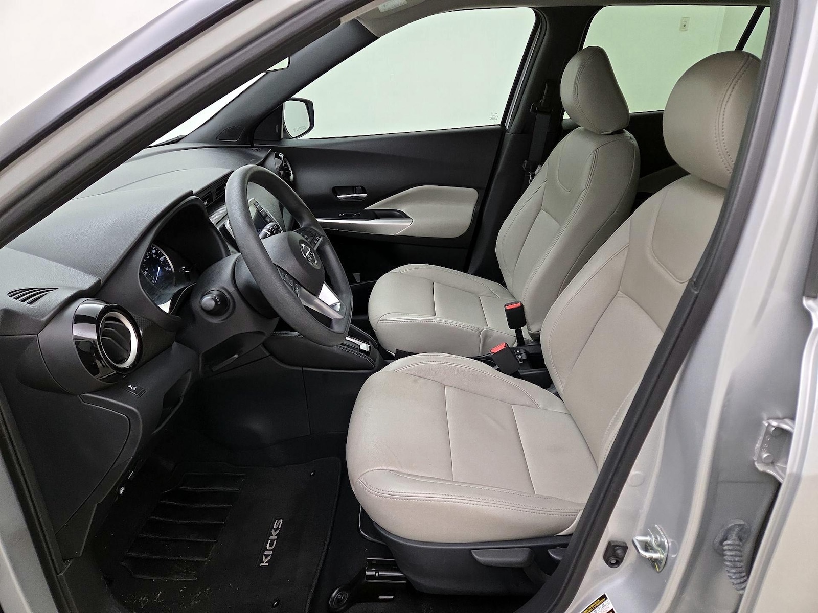 Side Airbags & Leatherette Seats