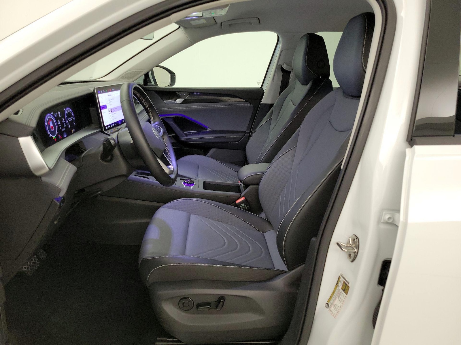 2026 Volkswagen Tiguan SE - Photo 12