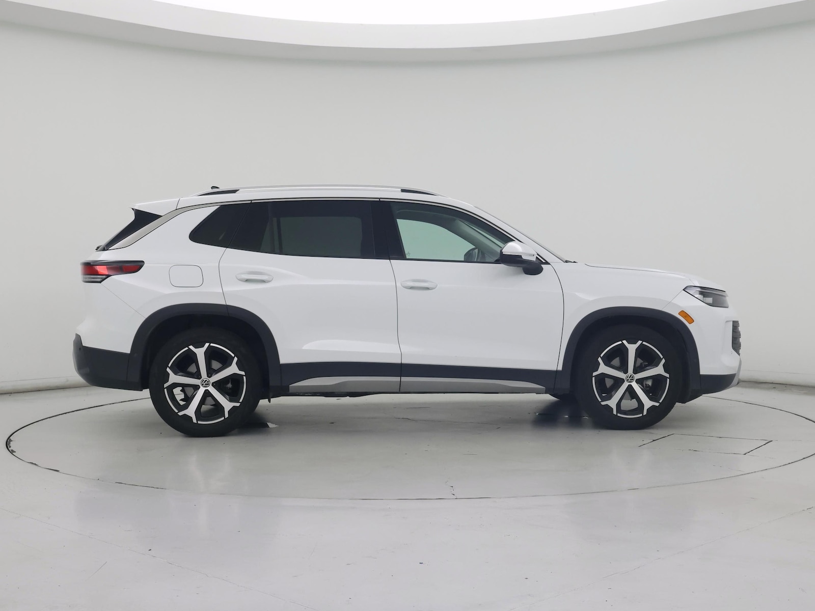 2026 Volkswagen Tiguan SE - Photo 8