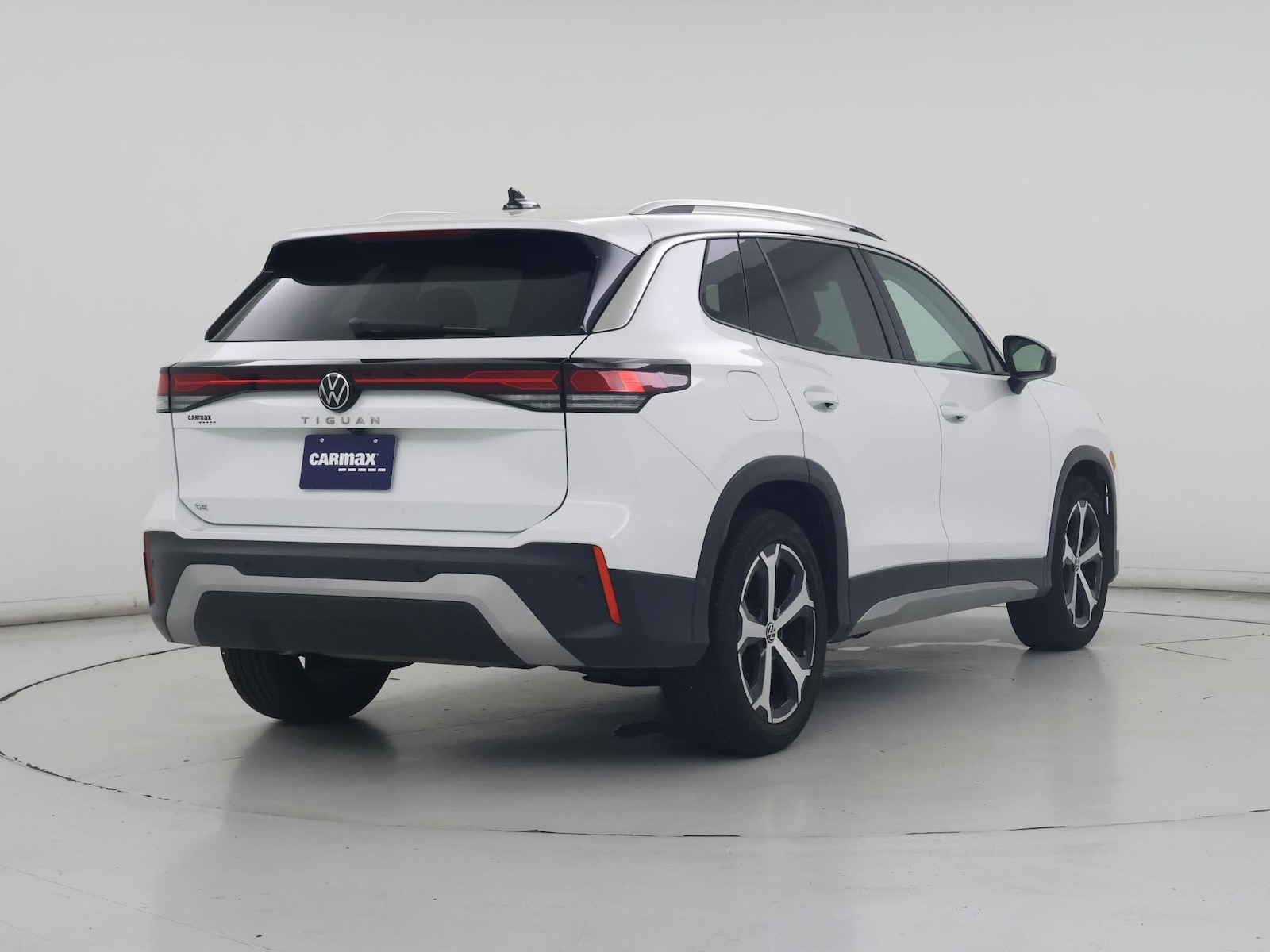 2026 Volkswagen Tiguan SE - Photo 9
