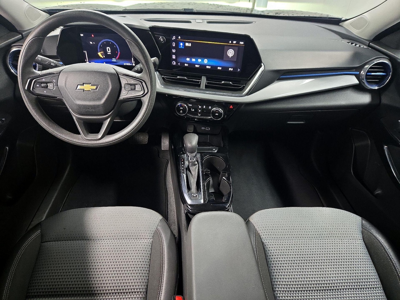 2025 Chevrolet Trax LT - Photo 10