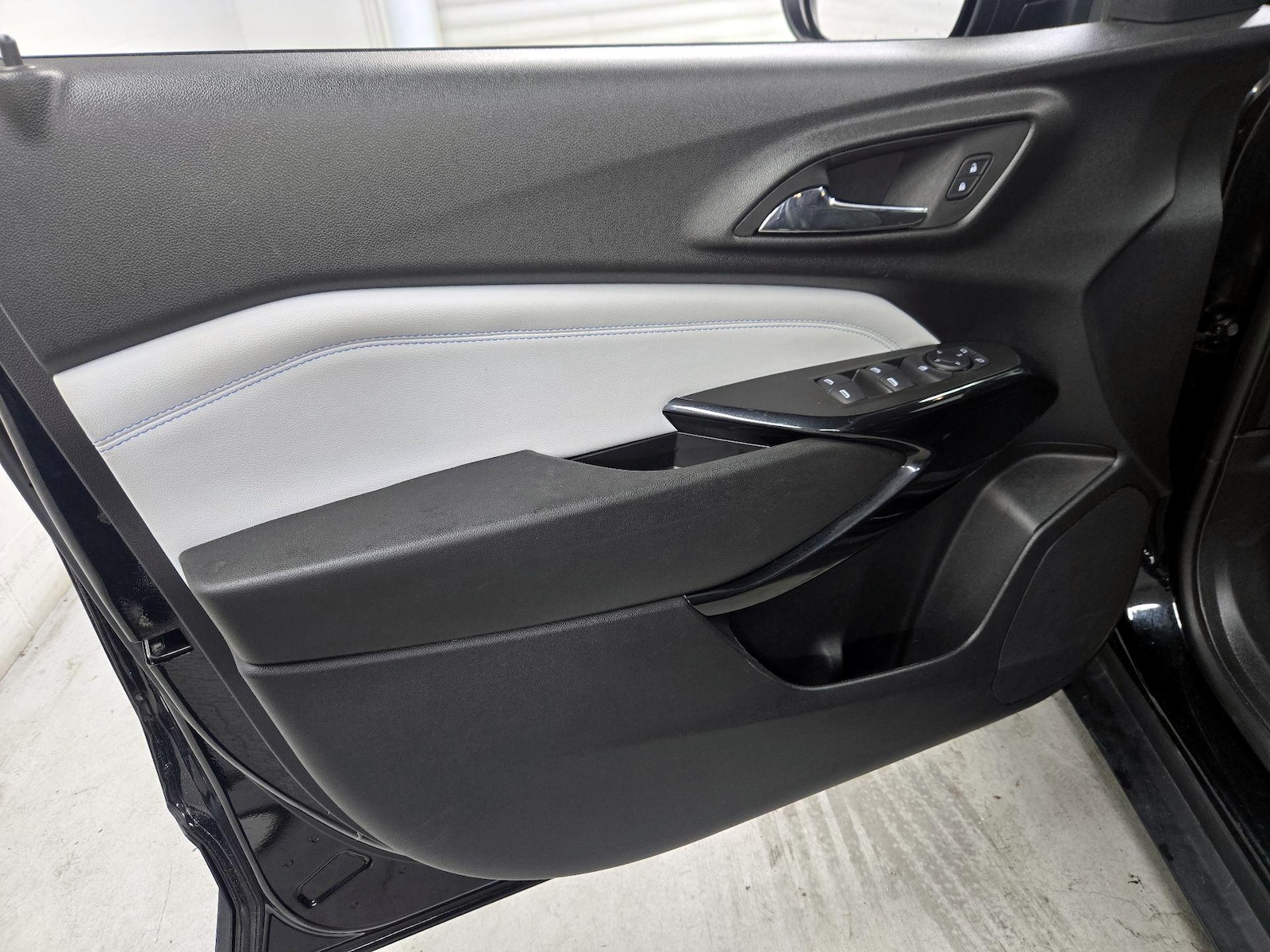 2025 Chevrolet Trax LT - Photo 13