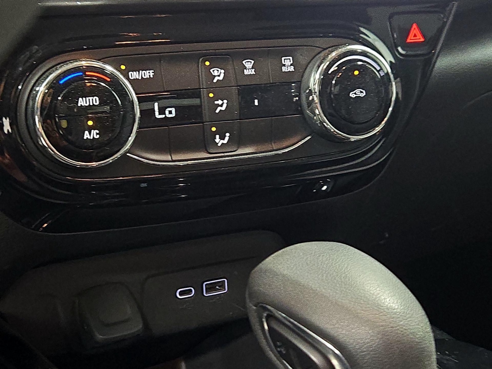 2025 Chevrolet Trax LT - Photo 17
