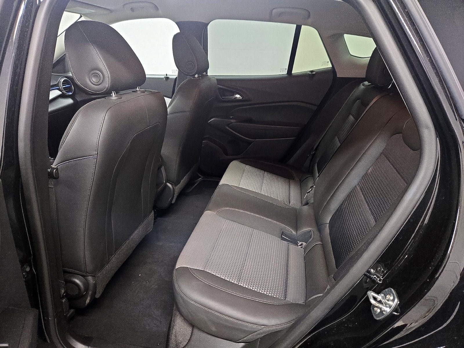 2025 Chevrolet Trax LT - Photo 20