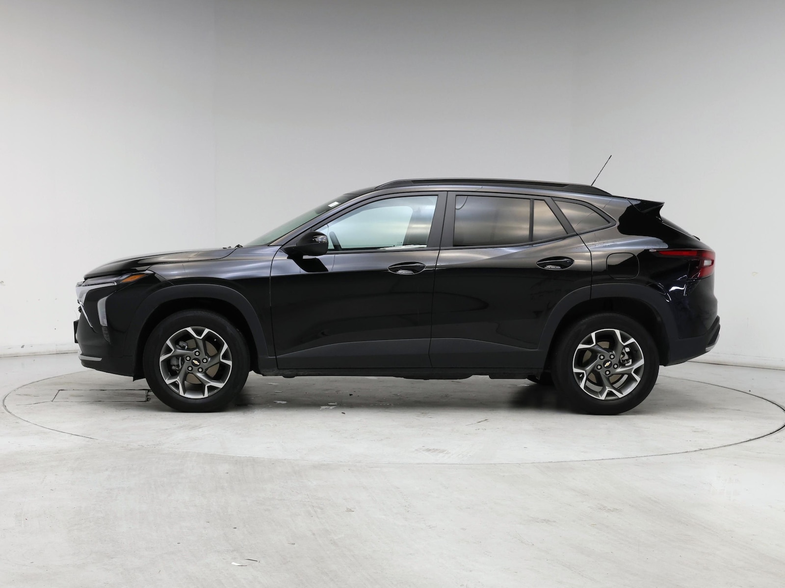 2025 Chevrolet Trax LT - Photo 4