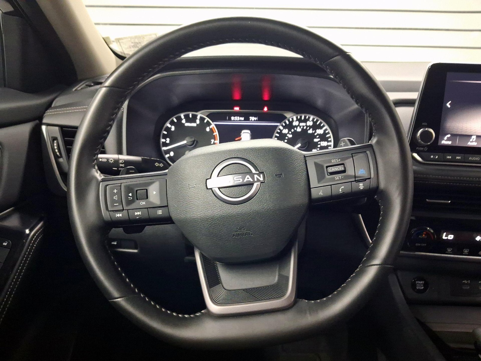 2025 Nissan Rogue SV - Photo 11