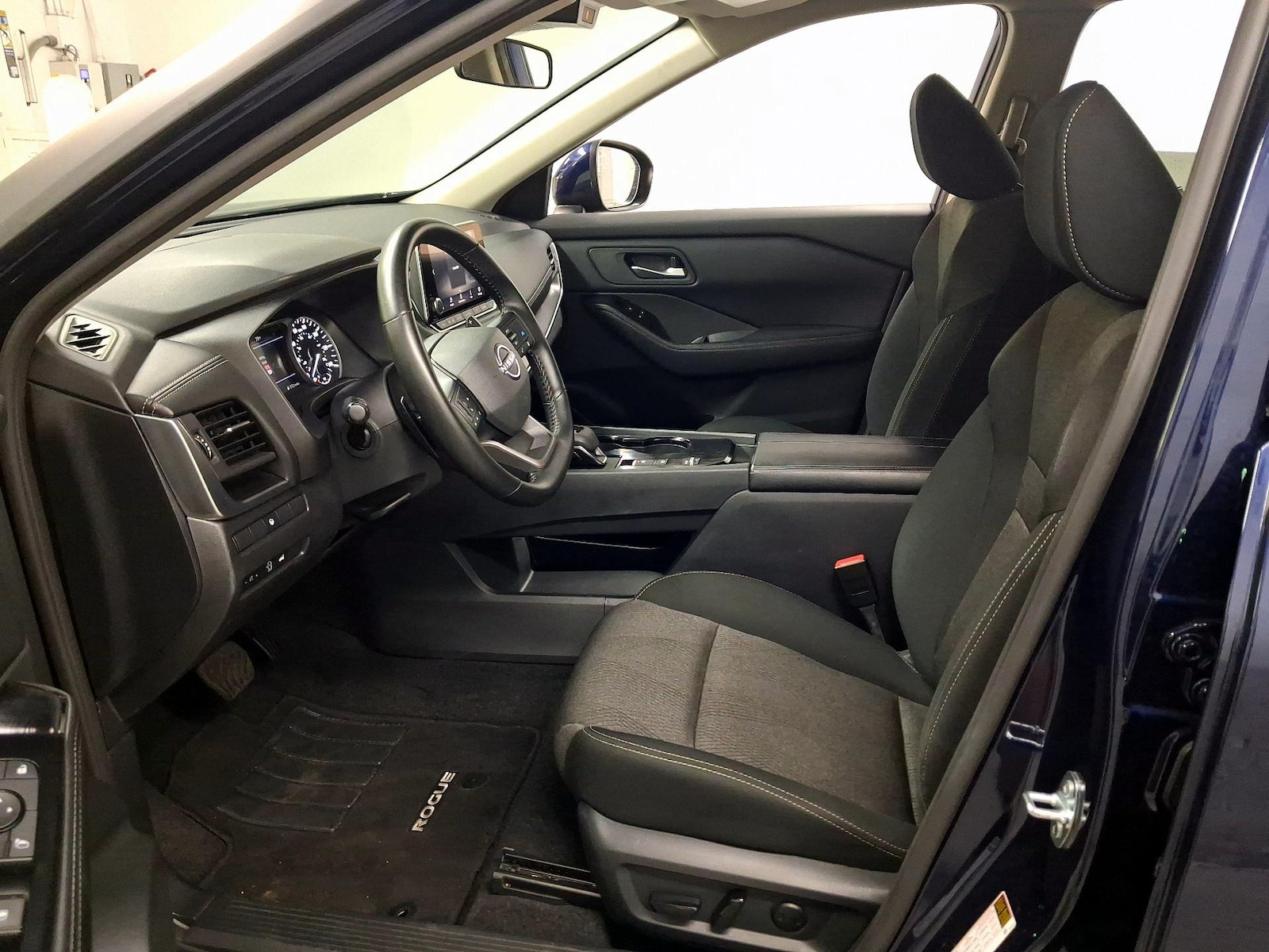 2025 Nissan Rogue SV - Photo 12