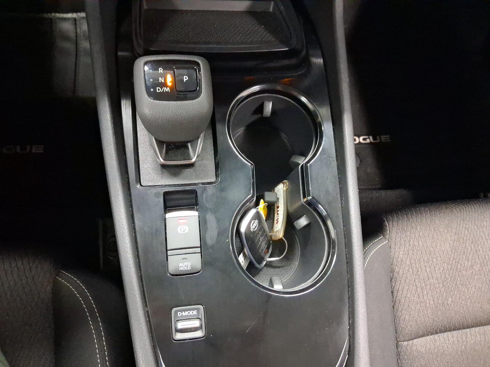 2025 Nissan Rogue SV - Photo 16