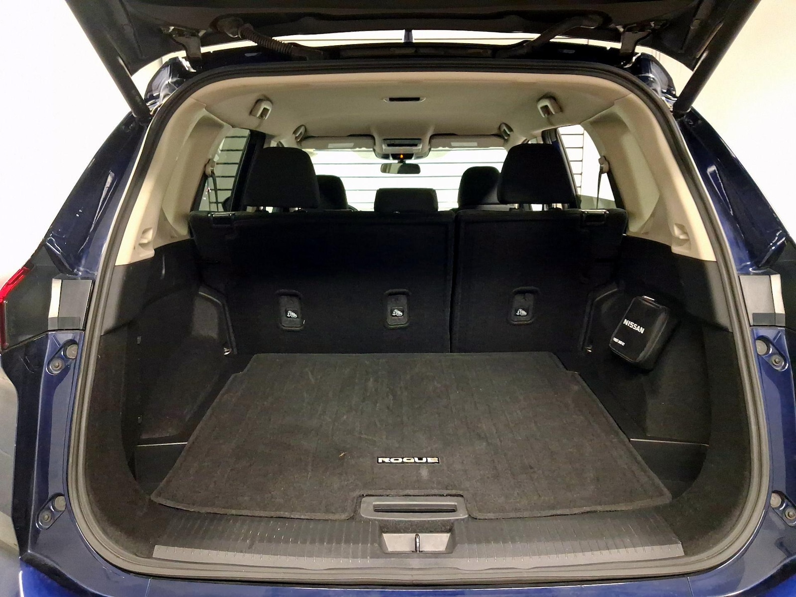 2025 Nissan Rogue SV - Photo 17