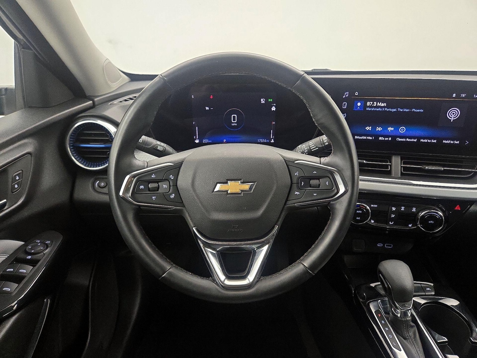 2025 Chevrolet Trax LT - Photo 11