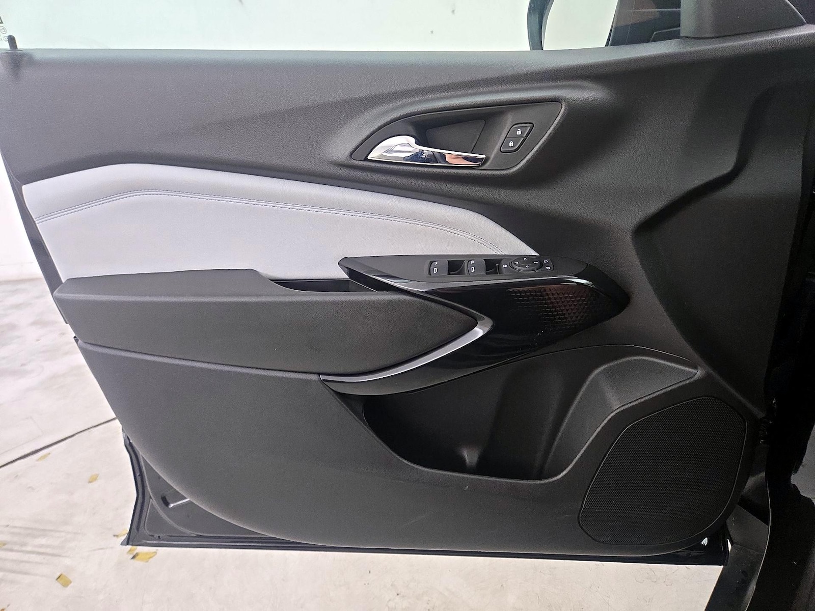 2025 Chevrolet Trax LT - Photo 13