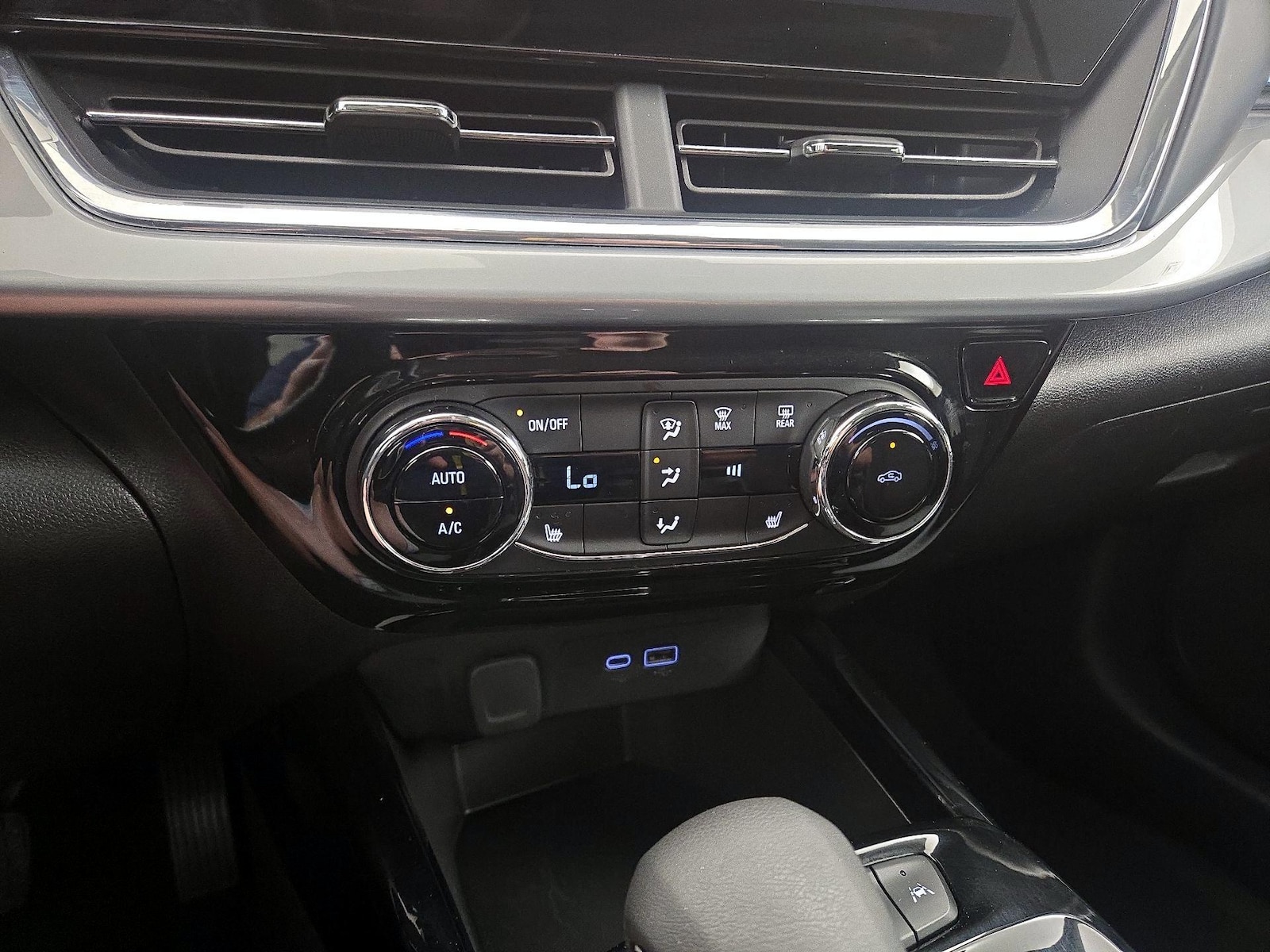 2025 Chevrolet Trax LT - Photo 17
