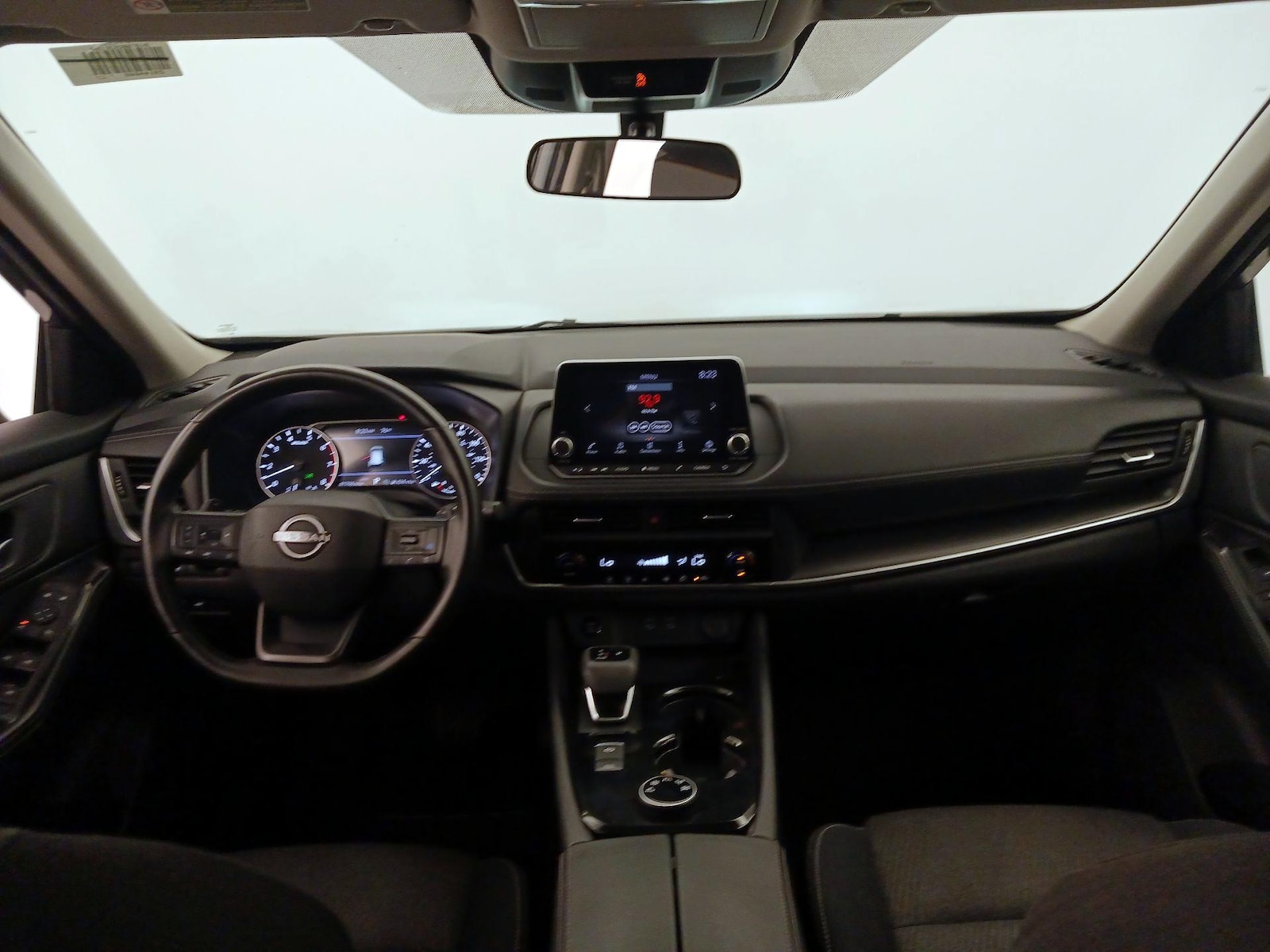 2025 Nissan Rogue SV - Photo 10