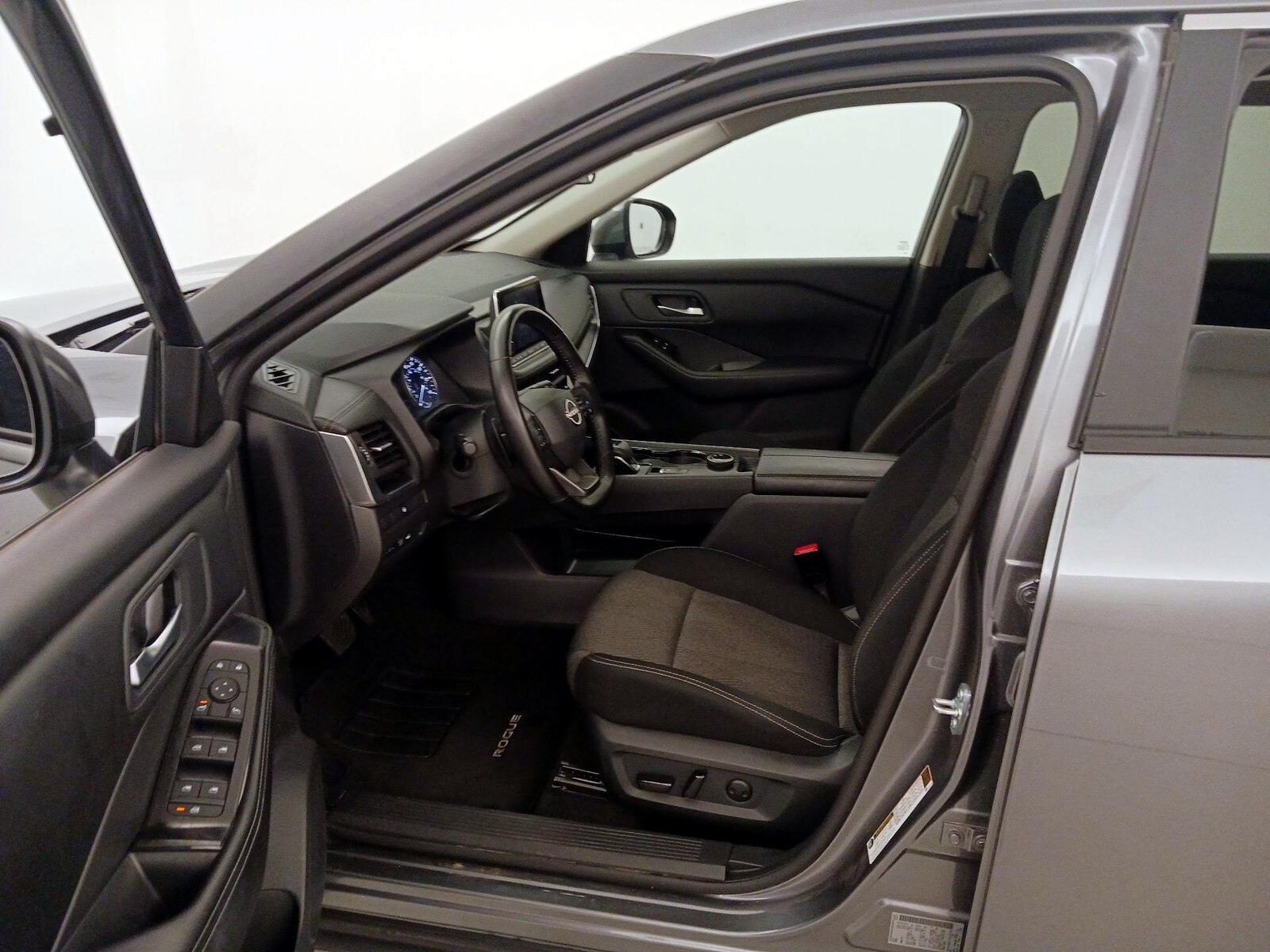 2025 Nissan Rogue SV - Photo 12