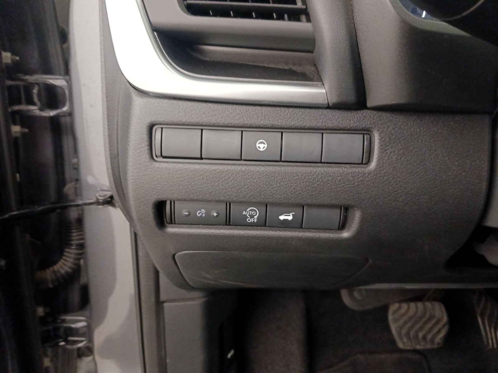 2025 Nissan Rogue SV - Photo 14