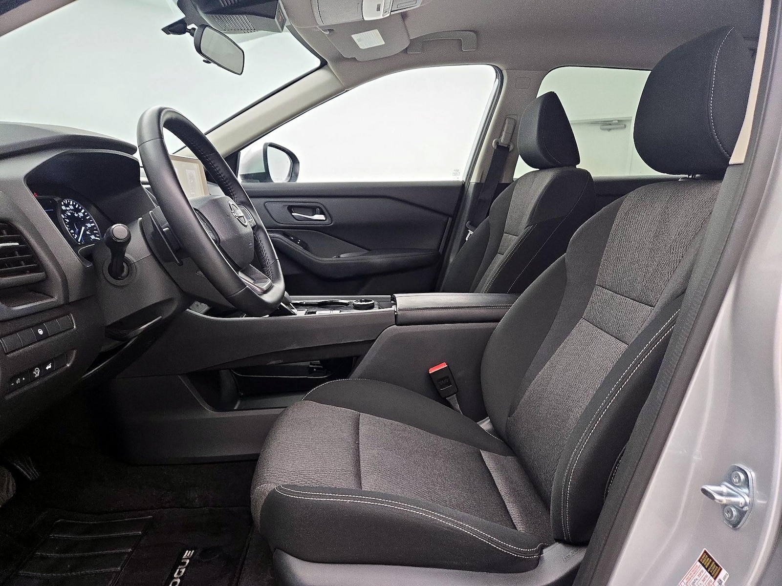 2025 Nissan Rogue SV - Photo 12