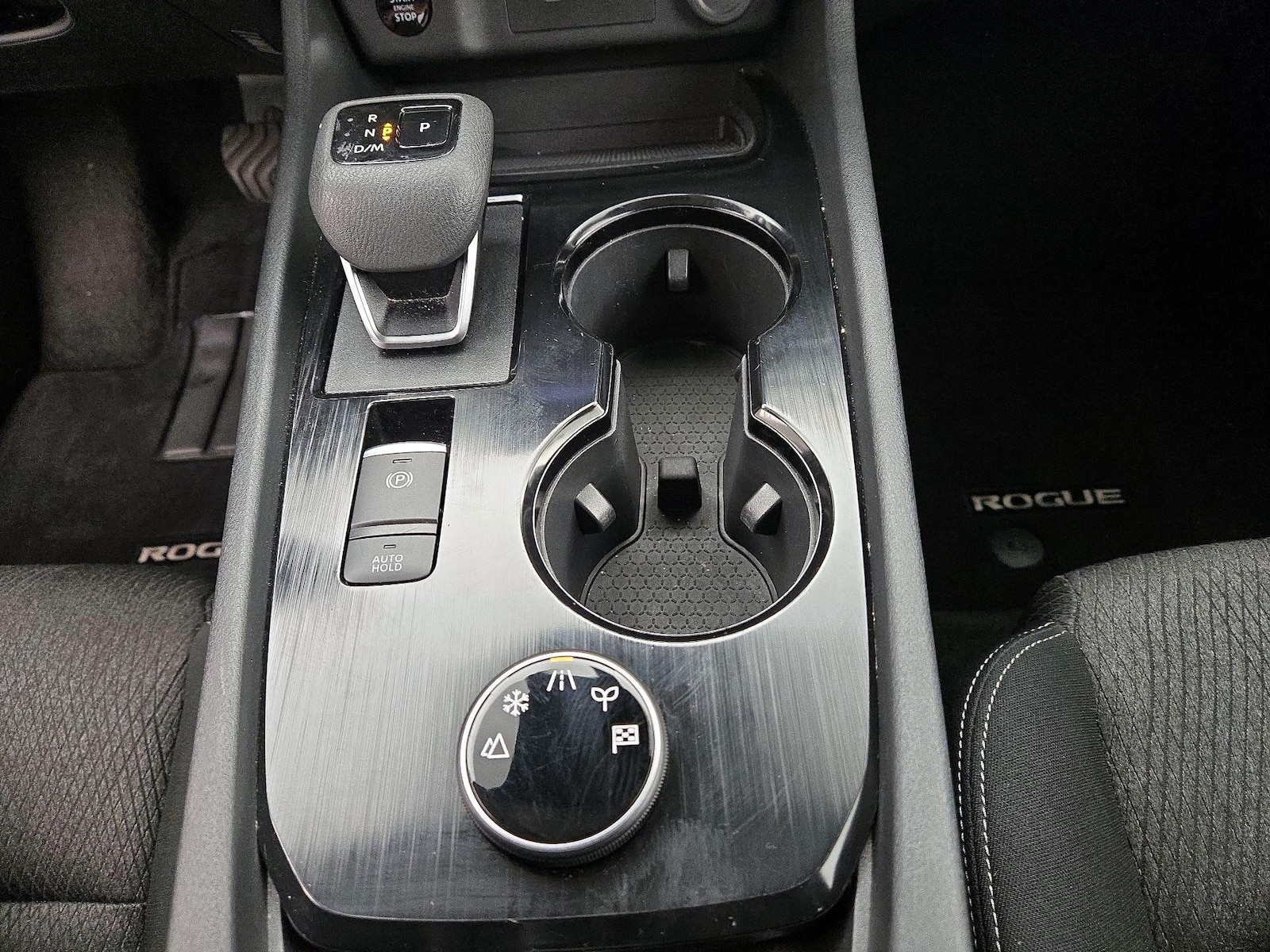 2025 Nissan Rogue SV - Photo 18