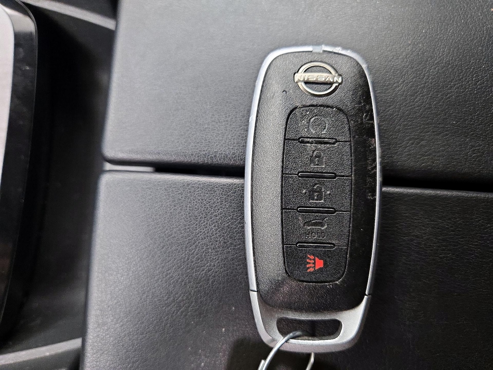 2025 Nissan Rogue SV - Photo 23