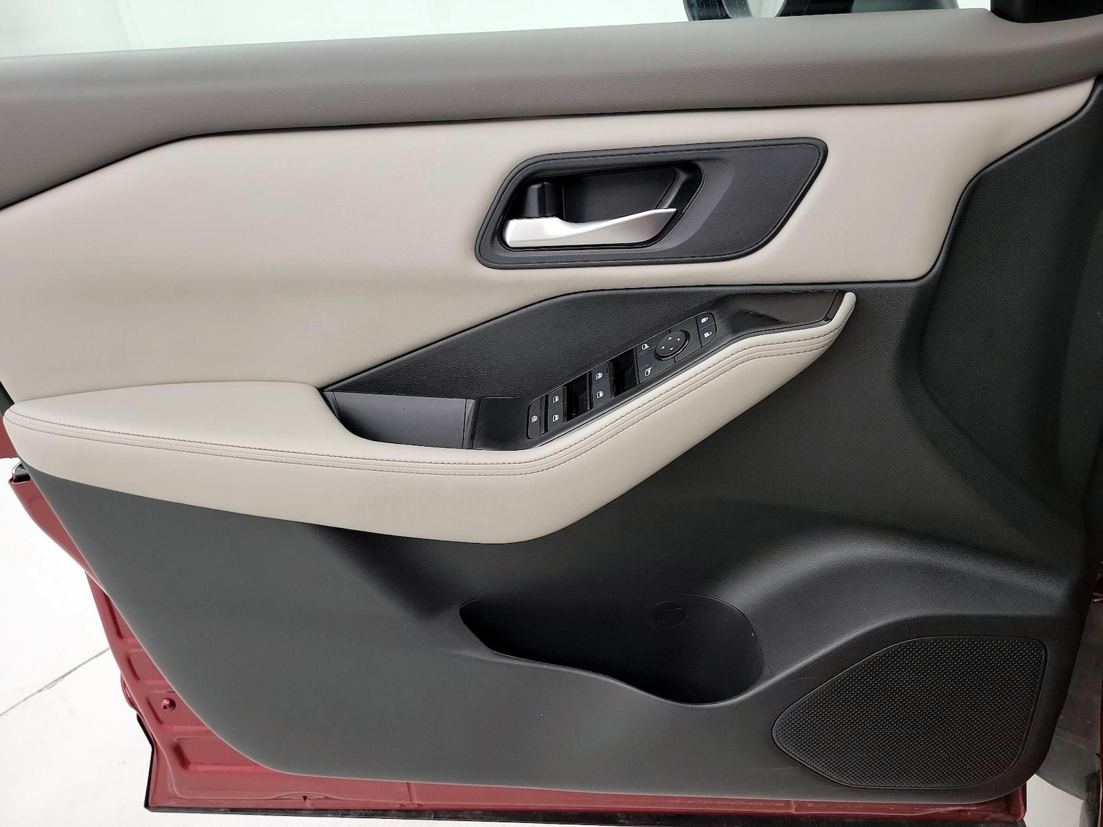 2025 Nissan Rogue SV - Photo 13