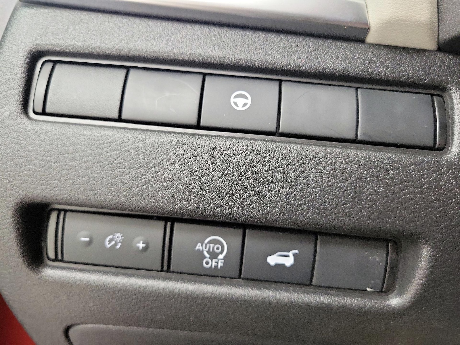 2025 Nissan Rogue SV - Photo 14